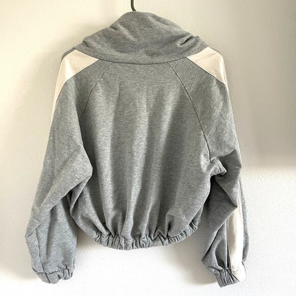 Acacia Kula Cropped Long Sleeve Sweatshirt Gray Womens Size S - Picture 2 of 6